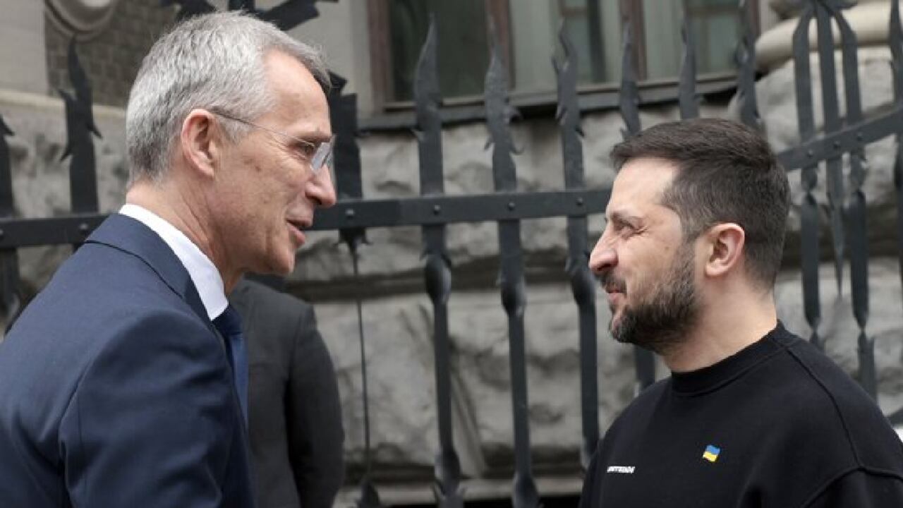 Jens Stoltenberg, secretario de la OTAN visitó Kiev y se reunión con el presidente de Ucrania.