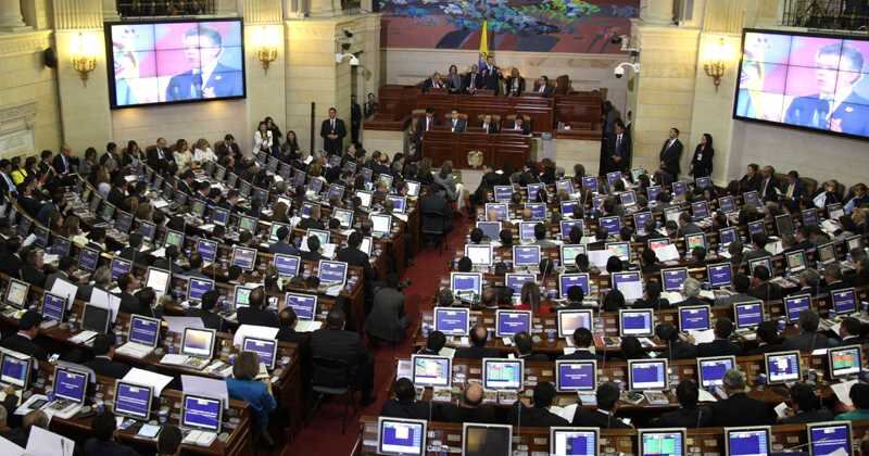 En el Congreso de la República también se han debatido opciones para regular los precios de los servicios públicos.
