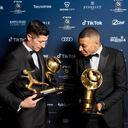 Robert Lewandowski y Kylian Mbappe en la entrega de los 'Golden Globe Soccer'