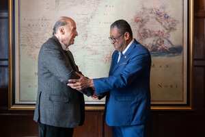 Canciller Álvaro Leyva con el encargado de negocios de Haití en Colombia, Pierre Philippe Brunet.