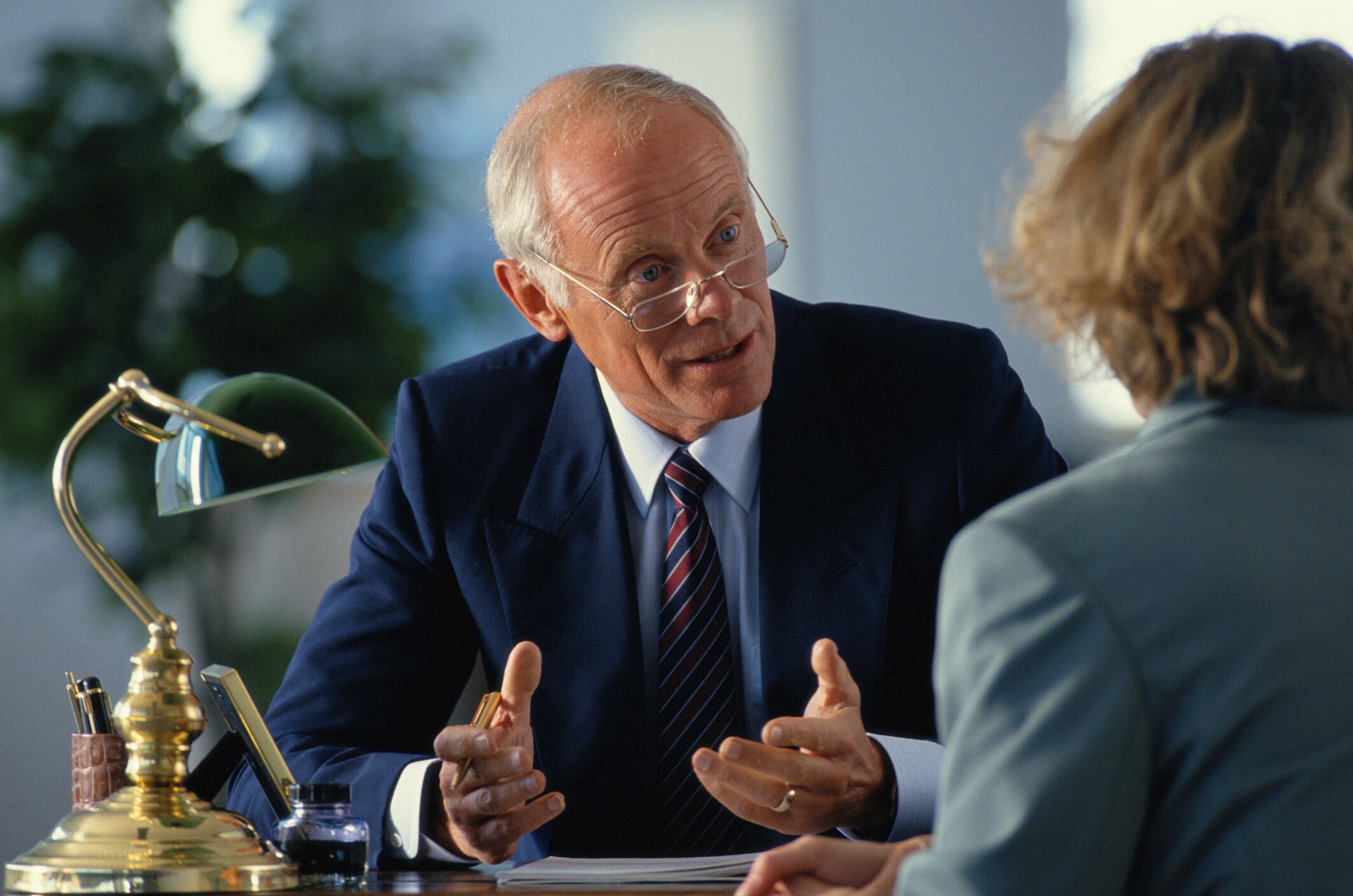 La pregunta sobre los ingresos mensuales de los abogados en Colombia se vuelve aún más relevante en un contexto donde la competencia y la demanda por servicios legales están en constante evolución.