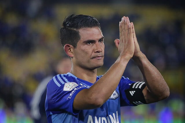 Mackalister Silva pidiendo perdón a los hinchas de Millonarios tras el pálido empate en Bogotá contra Once Caldas (Fecha 18 - Liga BetPlay 2025-ll).