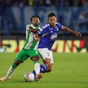 Dorlan Pabón en un duelo con Macaliste Silva durante la final de Copa Betplay 2023