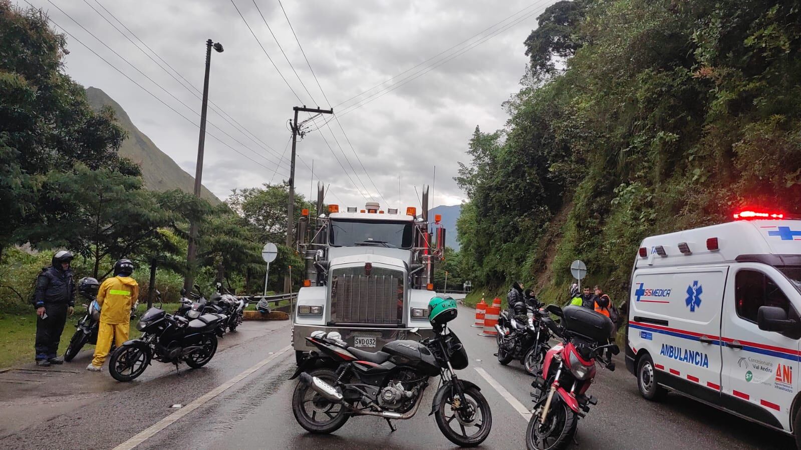 Desde Coviandina reportan un cierre en la vía al Llano, de manera preventiva.