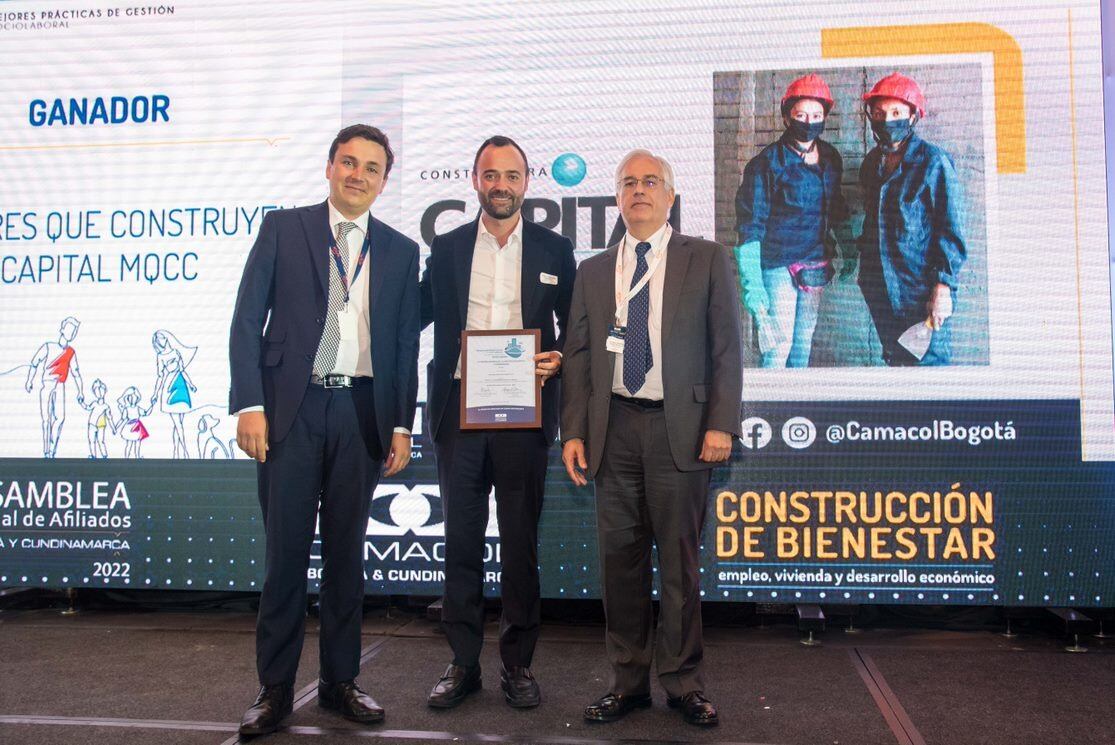 Alejandro Callejas, gerente de Camacol B&C
Pablo Echeverri Jaramillo, - Representante legal de Constructora Capital
Álvaro Vélez, presidente Junta Directiva Camacol B&C