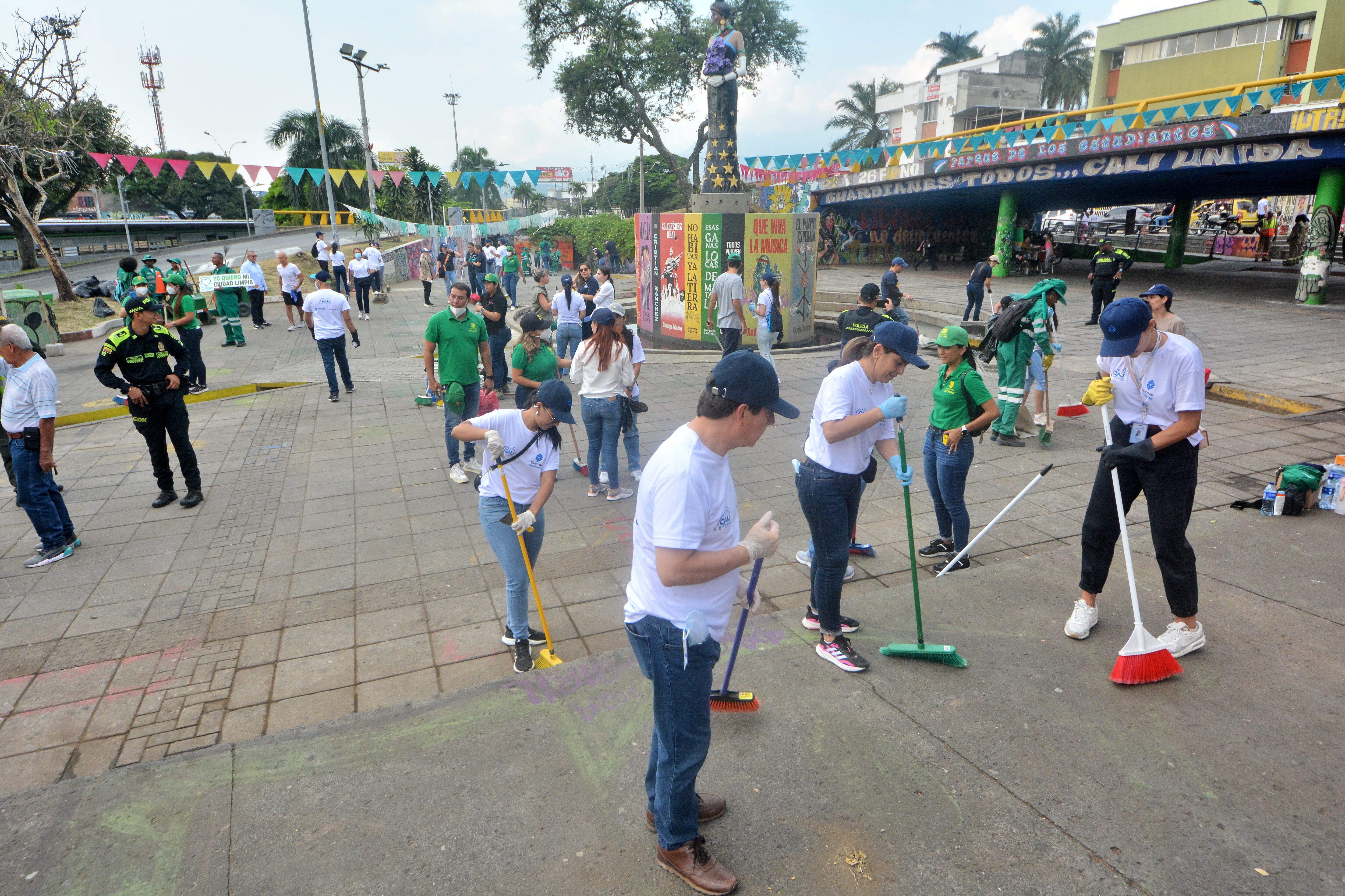 Cali, Ciudad Limpia, realizó jornada de recuperación en el monumento de Jovita. Donde se realizó, limpieza, barrido y recolección de residuos. Con esta jornada se vinculan a la Campaña Volvamos a mi Cali Bella.