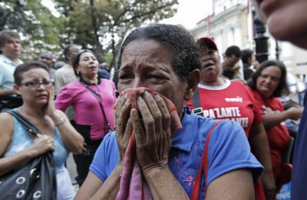 El 6 de diciembre de 1998 se posesiona como presidente de Venezuela. 