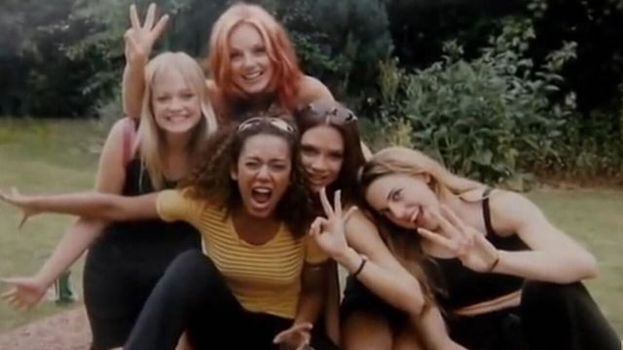 Las Spice Girls, Emma Bunton, Geri Halliwell Mel B, Victoria Beckham y Melanie C lanzaban hace 25 años el tema "Wannabe".