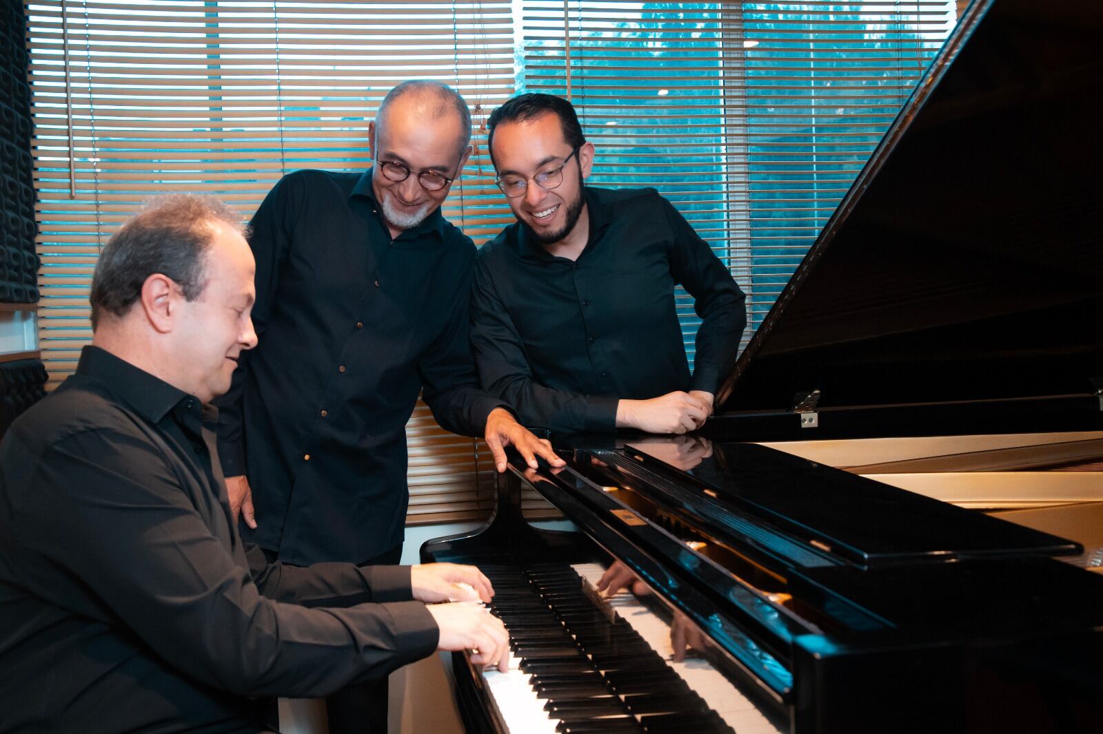 El Trío Nueva Colombia celebra 40 años con el lanzamiento de su nuevo
álbum Cosecha