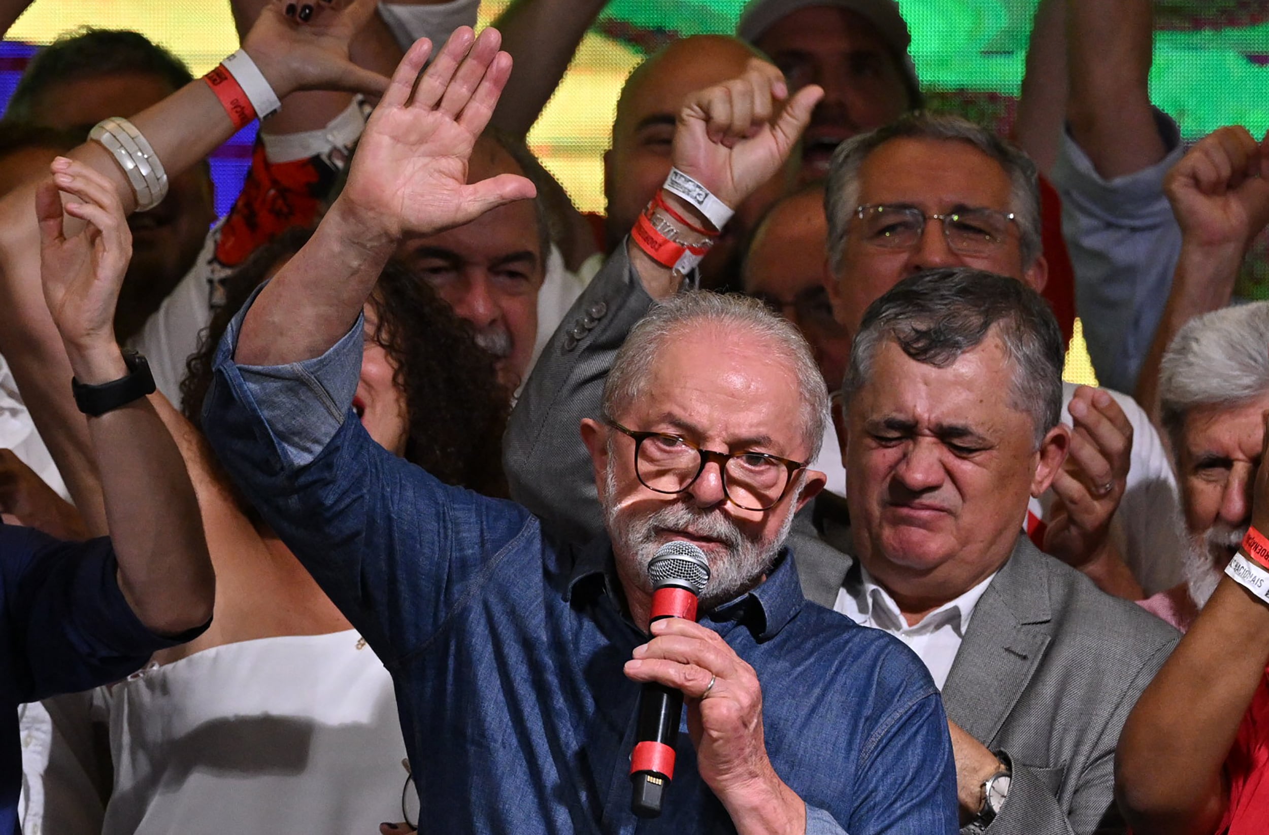 Luiz Inacio Lula da Silva, dando su primer discurso como presidente electo de Brasil.