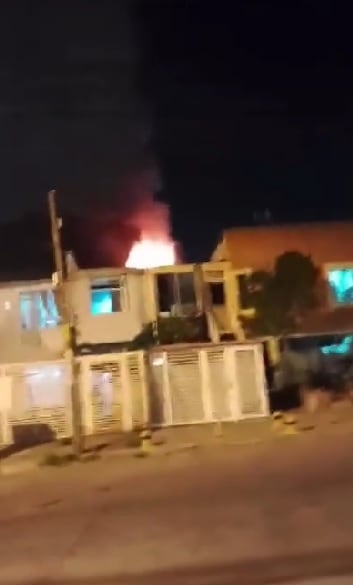 Así fue el incendio que afectó parte del Mulato Cabaret en Cali.