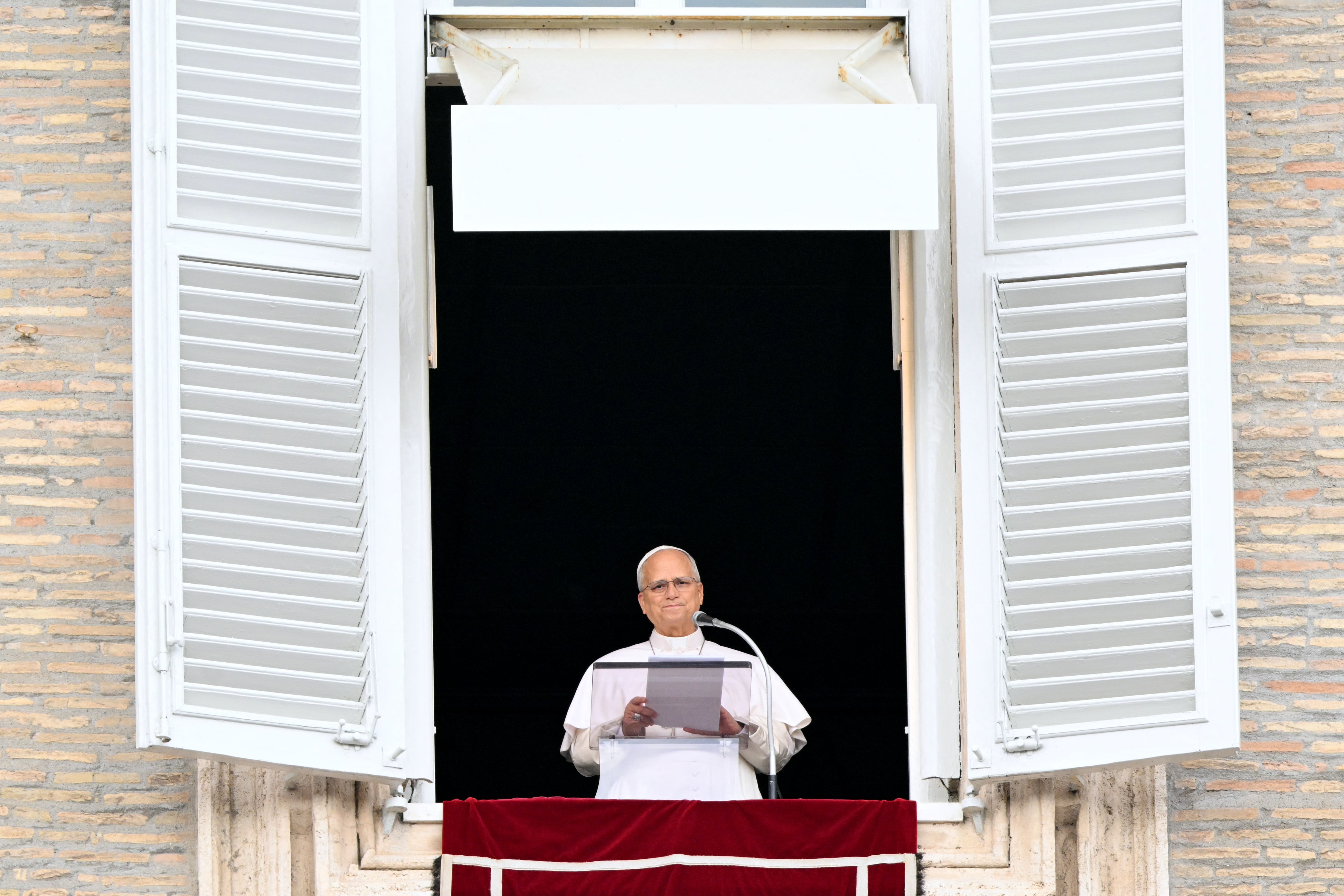 El papa León XIV reaparece ante miles de fieles con un mensaje de gratitud y confirma su agenda internacional.