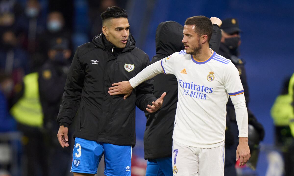 MADRID, SPAIN - NOVEMBER 06: Eden Hazard of Real Madrid salutes with Radamel Falcao of Rayo Vallecano after the game during the La Liga Santander match between Real Madrid CF and Rayo Vallecano at Estadio Santiago Bernabeu on November 06, 2021 in Madrid, Spain. (Photo by Getty Images/Diego Souto/Quality Sport Images)