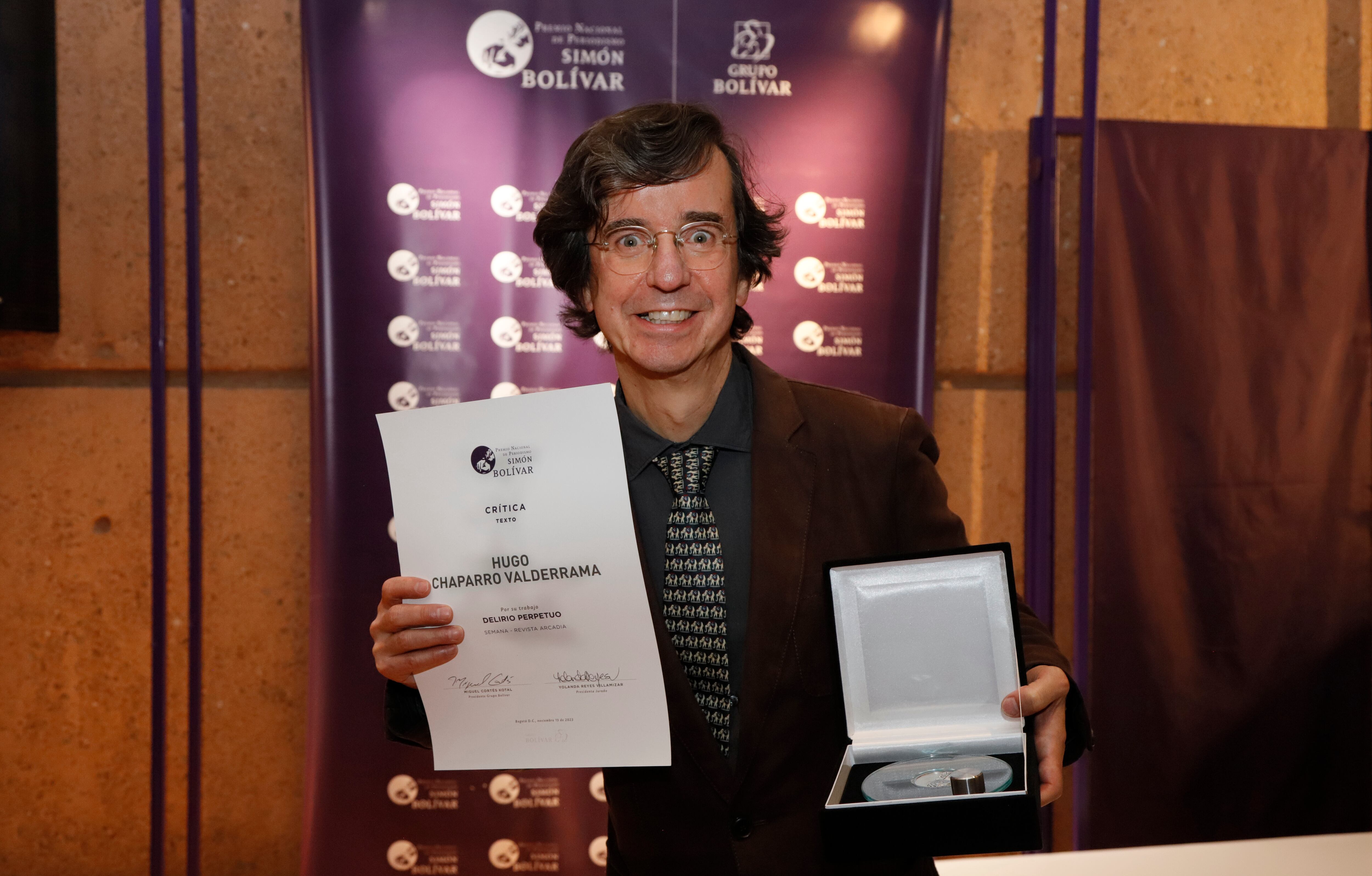 El Grupo SEMANA fue merecedor de dos galardones en el Premio Nacional de Periodismo Simón Bolívar 2023
Guillermo Torres Reina obtuvo el premio a mejor Fotografía Periodística en la categoría de Fotoperiodismo 
Mejor Crítica gracias a un texto de Hugo Chaparro Valderrama
Bogota noviembre 15 del 2023 
Foto Johan Toro Semana