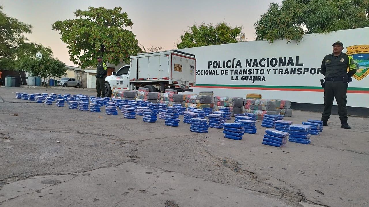 La marihuana fue encontrada dentro de una camioneta por la policía de Tránsito