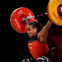 La colombiana Mercedes Pérez compite en el evento de levantamiento de pesas femenino de 64 kg de los Juegos Olímpicos de Tokio, el martes 27 de julio de 2021. Pérez terminó cuarta, al igual que en la justa de Río 2016. Foto: AP/Luca Bruno.