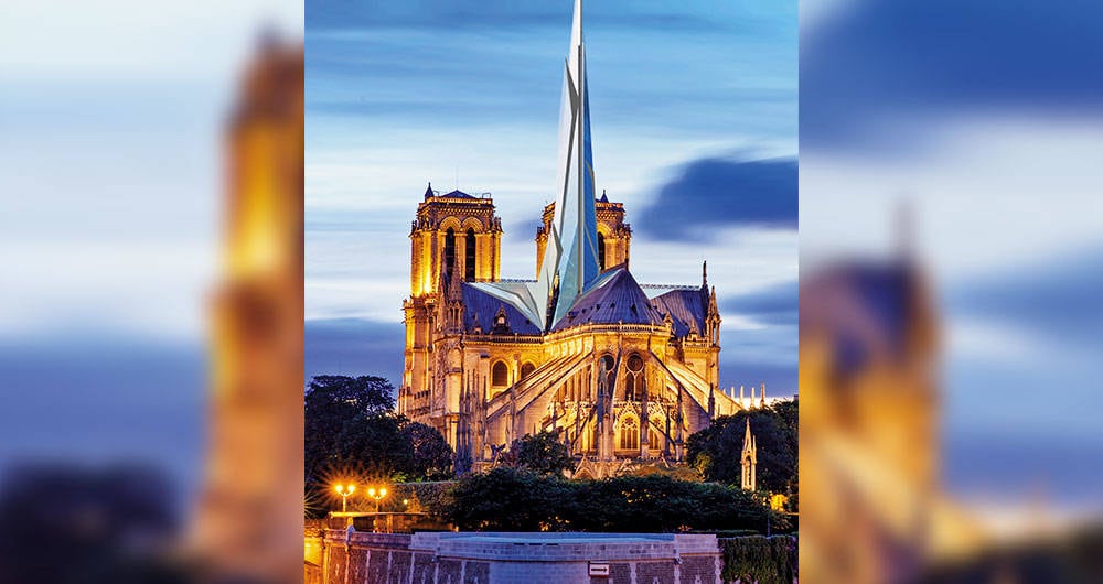 El arquitecto Alexandre Chassang, de la agencia de arquitectura ABH, propone una flecha de cristal. “Mi idea es abrir un debate: no estamos obligados a reconstruir de una manera idéntica la catedral”.