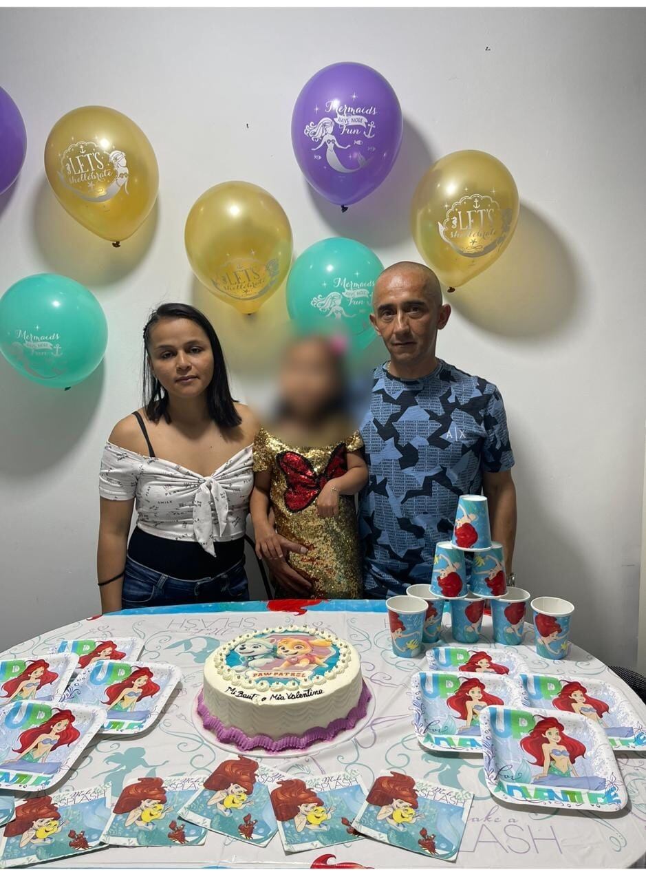 Los padres murieron en el accidente junto a su hija de 5 años de edad