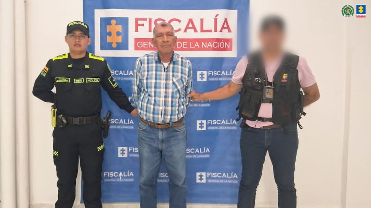 El hombre habría abusado de 5 estudiantes y negó los cargos.