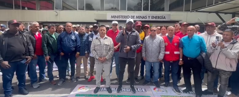 Protesta de trabajadores de Etanol frente a MinMinas