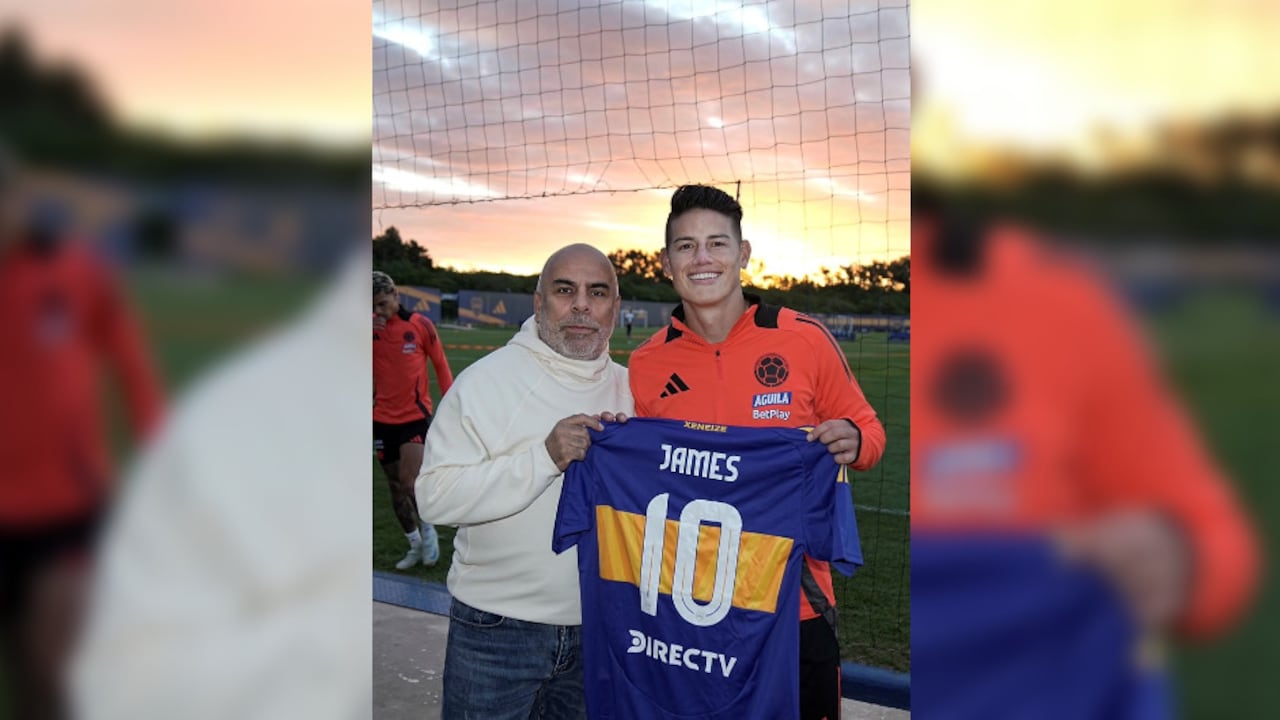 Mauricio Serna y James Rodríguez en la sede de Boca Juniors, en Buenos Aires (Argentina)