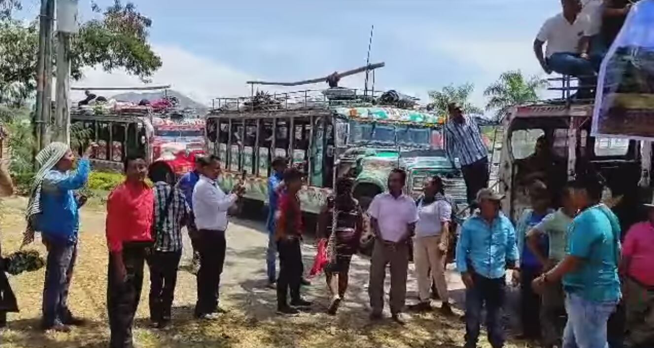 Salieron del Cauca centenares de indígenas en una caravana hacia Bogotá para reclamarle al Gobierno por promesas incumplidas.