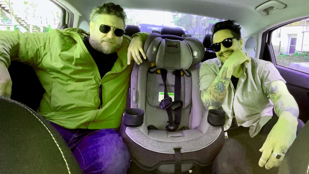 We Are Wolves (LatinPostPunk de Montreal) estrena su sencillo y video 'Súper Normal'.