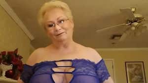 Una mujer de 70 años abrió cuenta en Only Fans, el primer mes ganó más de 100 millones de pesos. Imagen tomada de las redes @real_terrytowngal