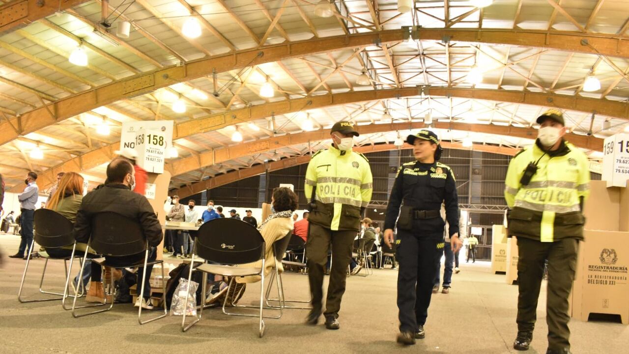 Puesto de votación, mesa en Bogotá, Corferias Policía