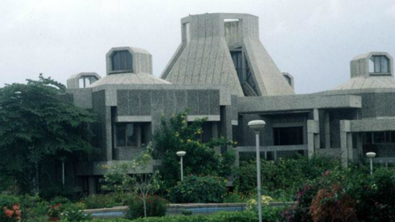 Aspecto parcial del edificio de la National Insurance Company, en Mosul, Iraq.