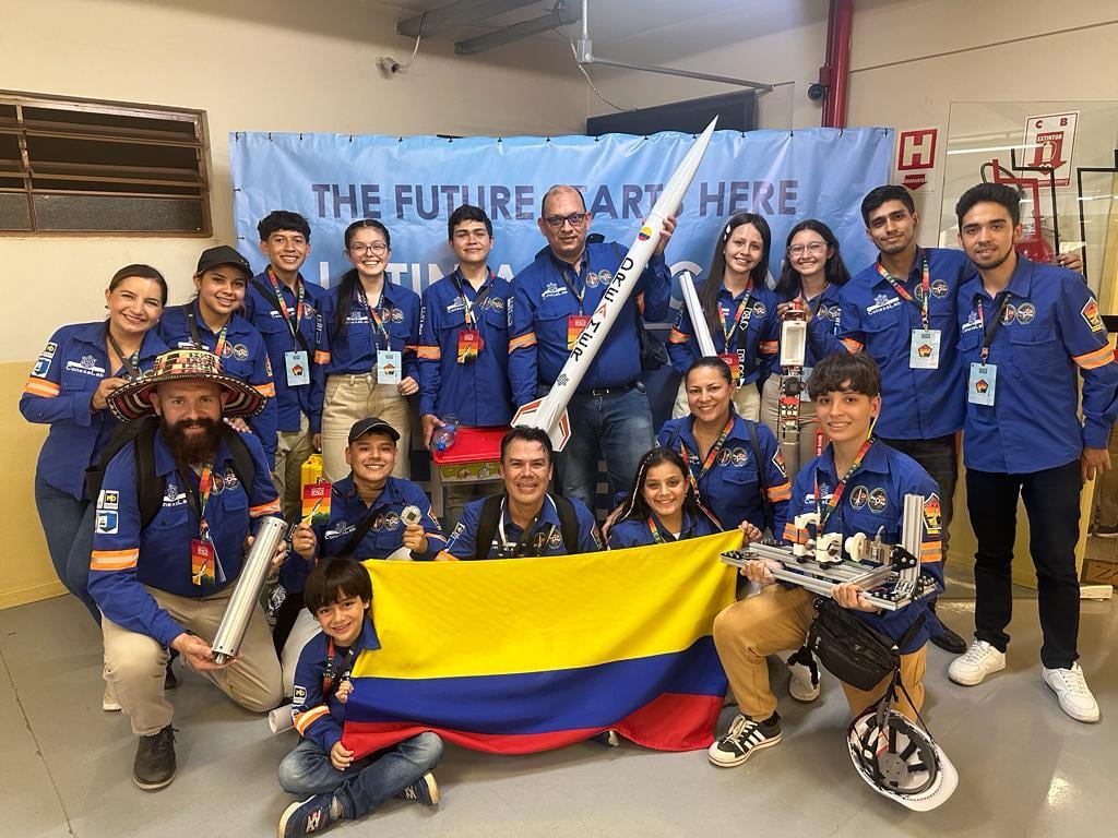 El proyecto "Legacy" involucra a jóvenes en la creación de un cohete de tres kilómetros para participar en eventos internacionales.