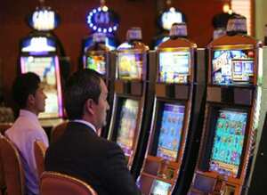 Operadores de juegos de suerte y azar están incumpliendo la ley ofreciendo apuestas online.