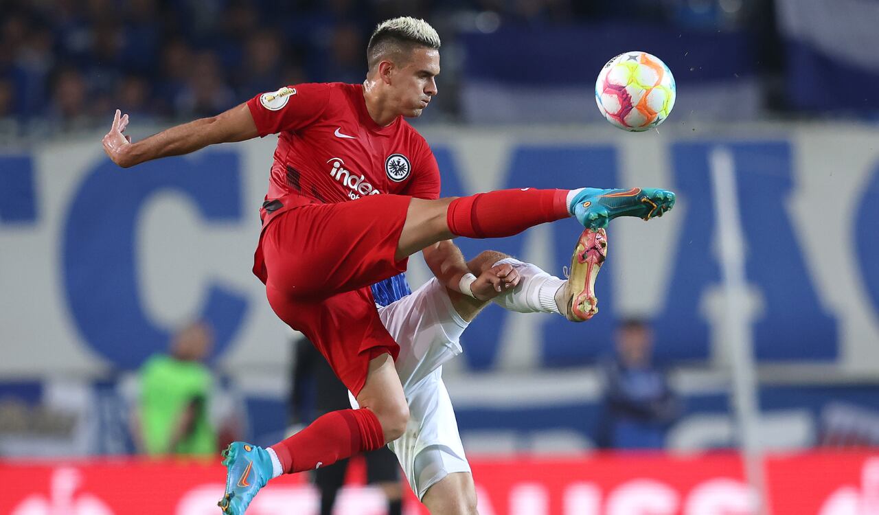 Rafael Santos Borré jugó 74 minutos en el triunfo de su equipo