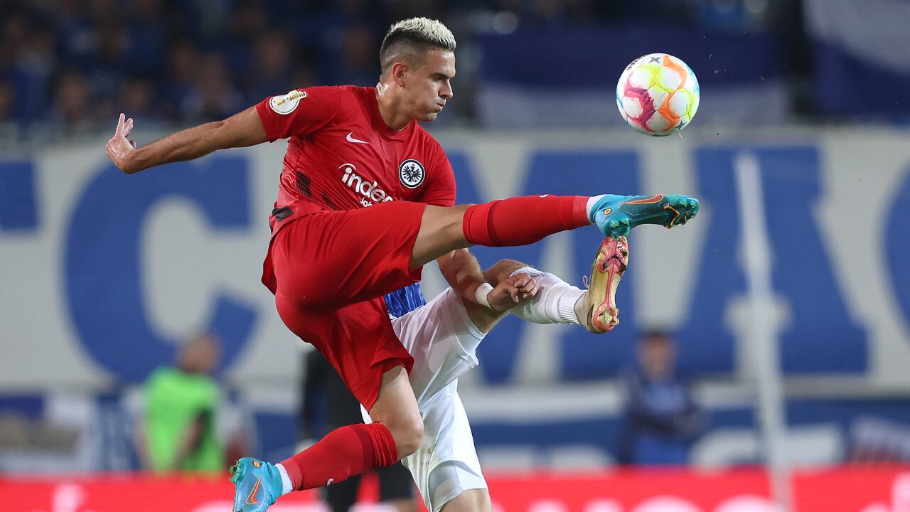 Rafael Santos Borré jugó 74 minutos en el triunfo de su equipo