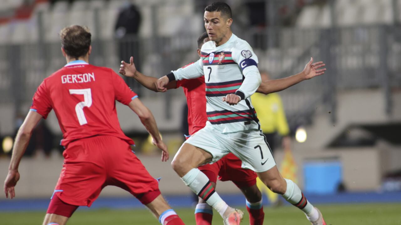 Cristiano Ronaldo marcó en la victoria de Portugal. Foto: AP / Olivier Matthys
