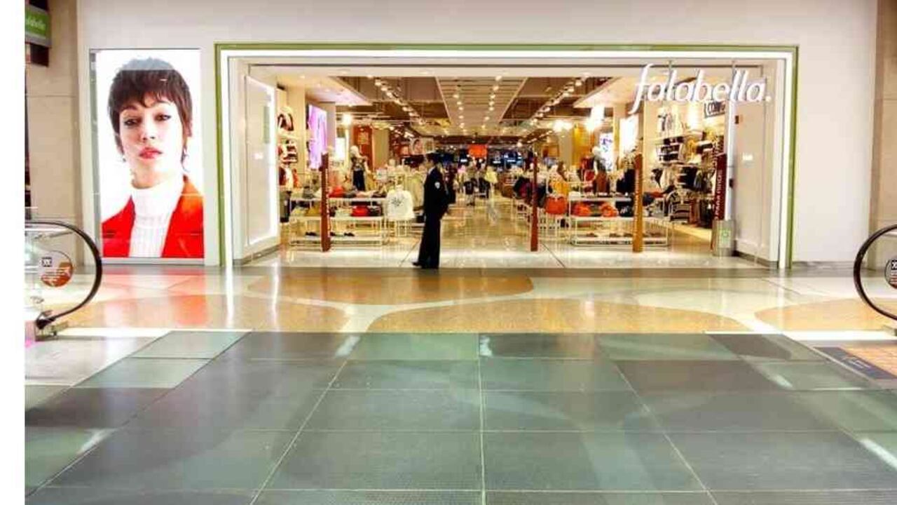 Fitch Ratings rebajó calificación a largo plazo de Falabella a 'BBB'.