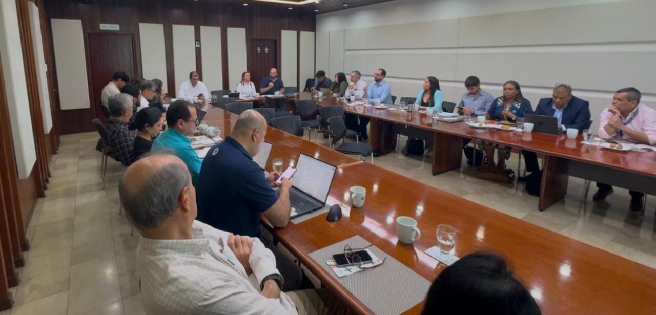 Comisión legislativa accidental, del Congreso de la República, se reunió con autoridades locales del Valle, para conocer la propuesta de operación del Aeropuerto Alfonso Bonilla Aragón, que pasará a control de Aerocivil.