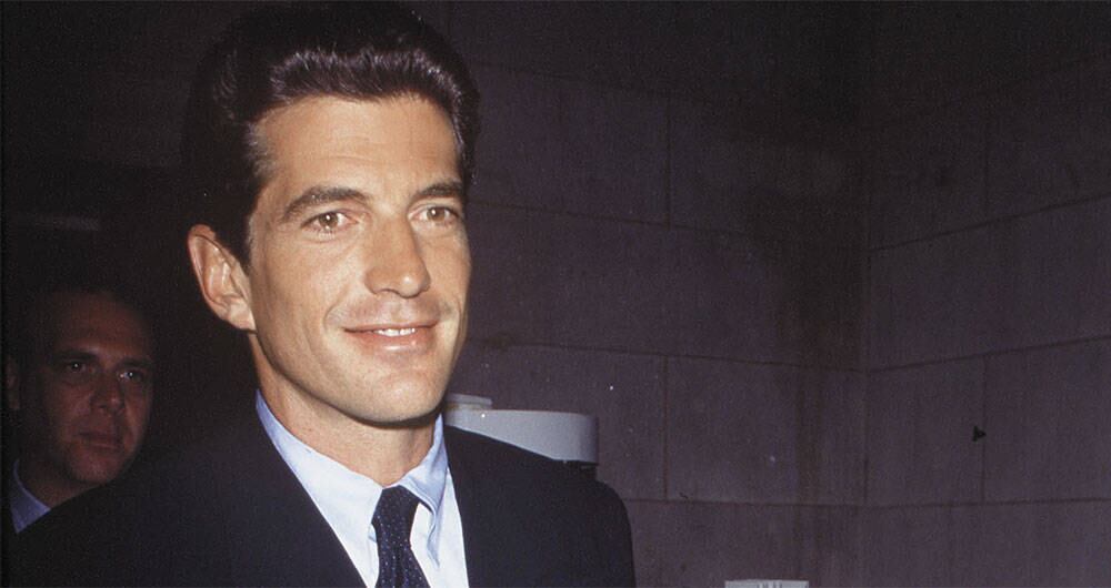 John F. Kennedy Jr. fundó la revista ‘George’ en 1995. Fue el gran proyecto periodístico de su vida. Era el segundo hijo del expresidente John F. Kennedy.