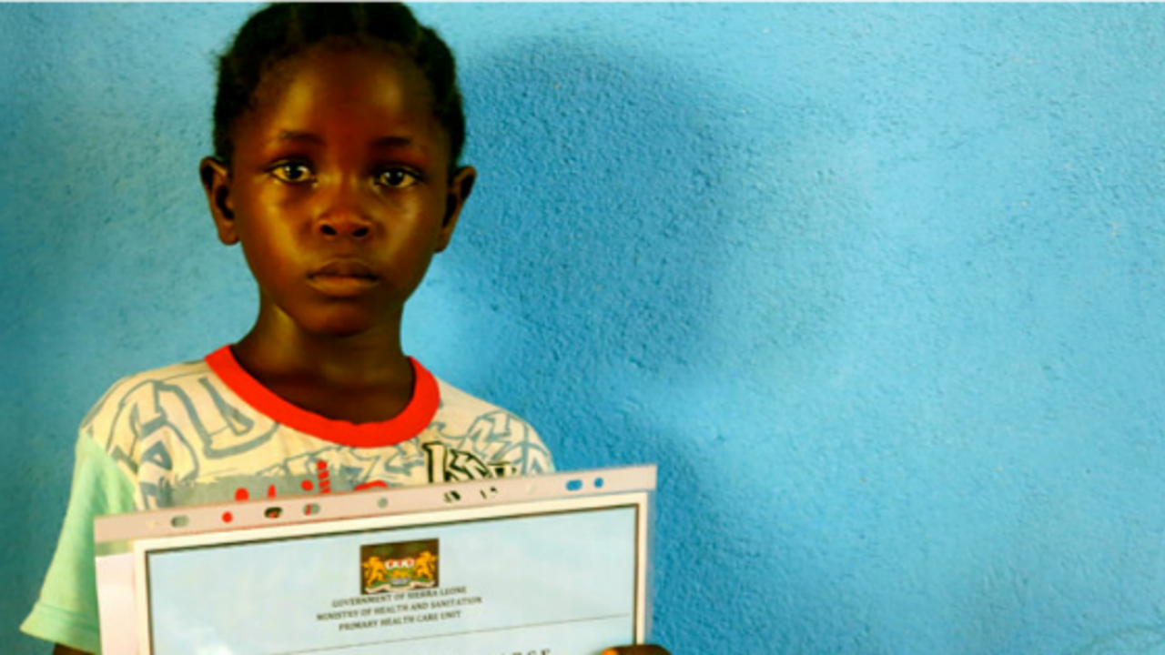 Los niños y niñas huérfanos a menudo sufren estigmatización y rechazo.