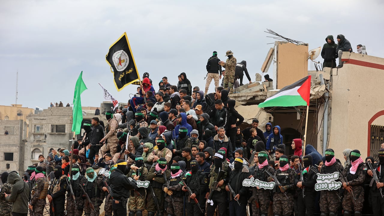 Miembros de Hamás celebran el alto al fuego.
