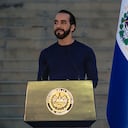 “En aproximadamente tres días voy a pedir una licencia a la Asamblea Legislativa para dedicarme a la campaña y no, no voy a estar en funciones como presidente”, dijo Bukele ante casi un centenar de funcionarios de su gobierno reunidos en la Casa Presidencial. (Photo by Alex Peña/Getty Images)