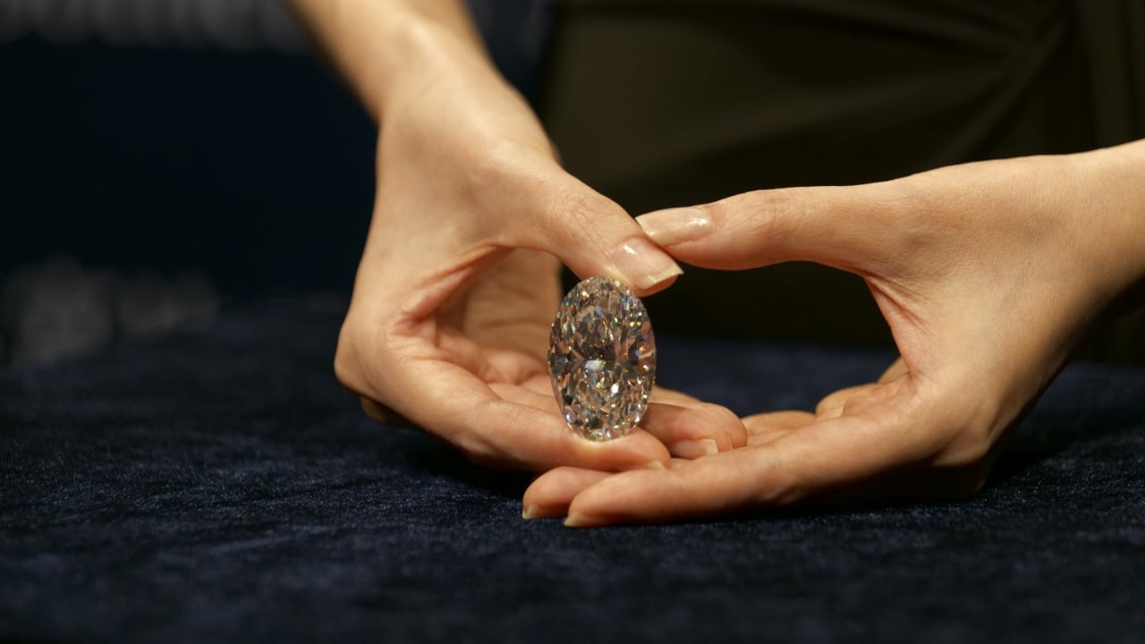 “El comprador de este diamante se ha llevado una ganga”, afirmó Tobias Kormind, director de la joyería en línea 77 Diamonds
