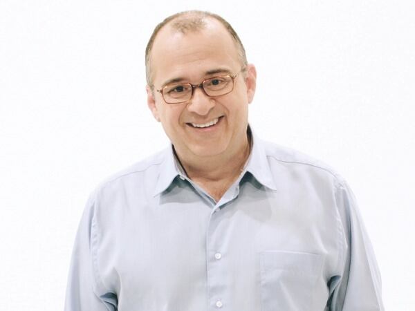 Jota Mario Valencia, presentador.