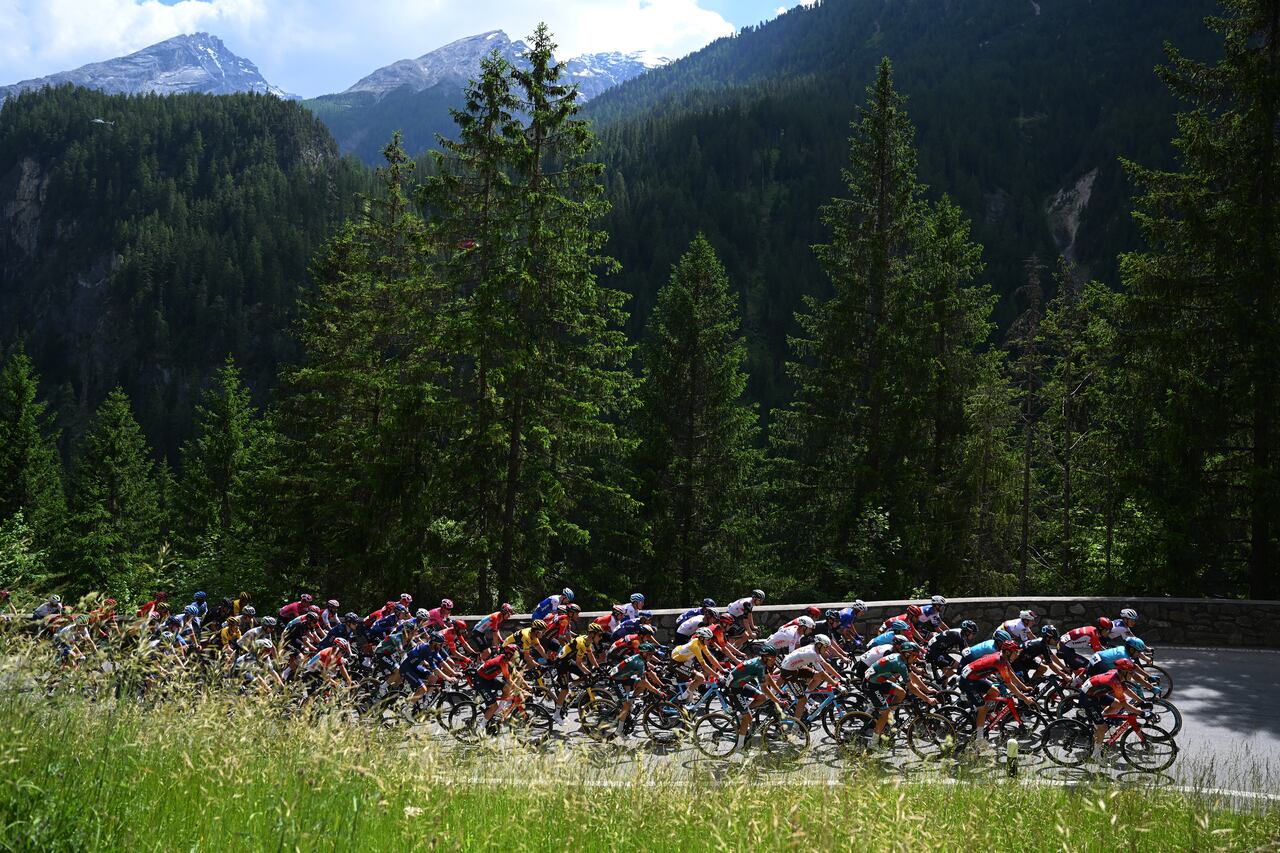 Foto del pelotón que corrió la etapa 5 de la Vuelta a Suiza 2023.