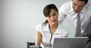 De acuerdo con LinkedIn, el 80% de los puestos se llenan a través de referencias. Eso significa que la mejor manera de obtener su mejor oferta es a través de su propia red.