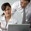 De acuerdo con LinkedIn, el 80% de los puestos se llenan a través de referencias. Eso significa que la mejor manera de obtener su mejor oferta es a través de su propia red.