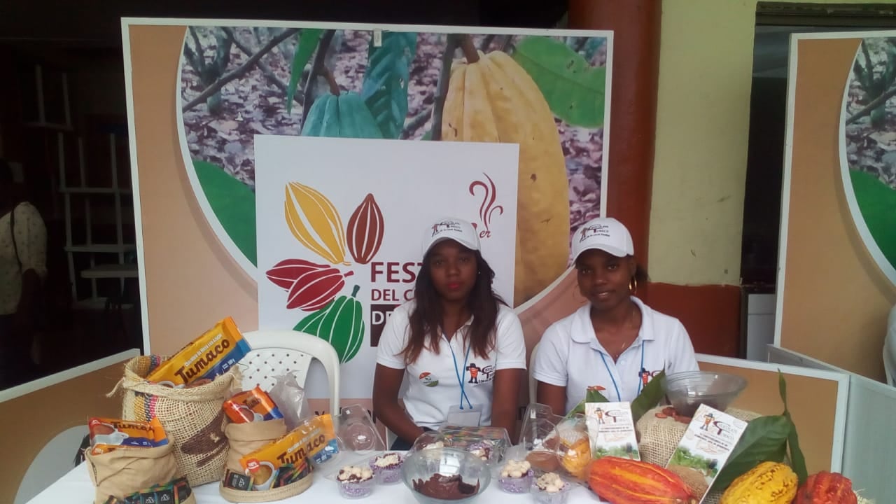 La Cámara de Comercio y la Alcaldía de Tumaco organizan el Festival del Chocolate para dar a conocer las unidades productivas que trabajan los campesinos con instructores del Sena.
