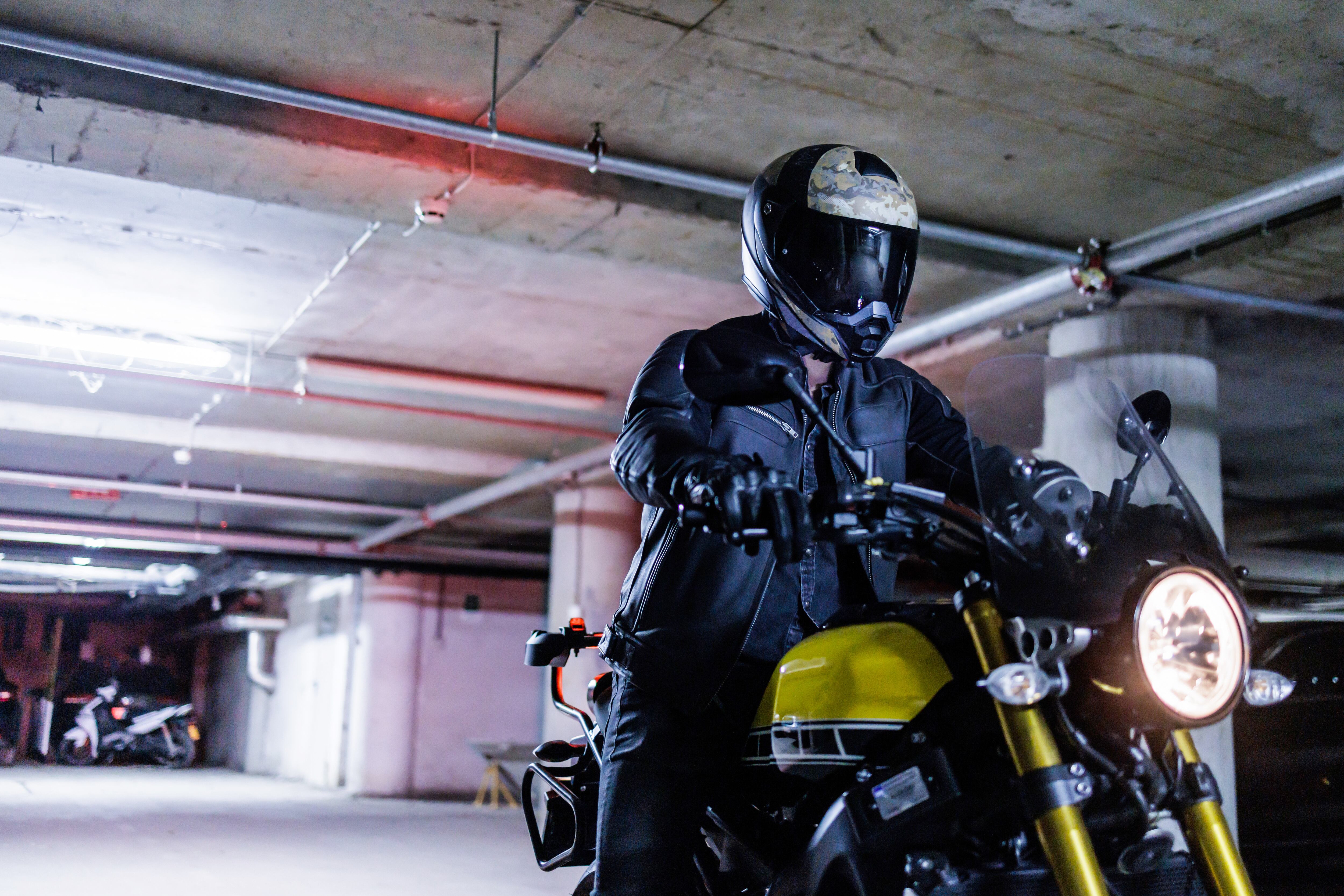 Los motociclistas deben cumplir con las normas de seguridad para su protección y la del resto de personas y conductores a su alrededor.