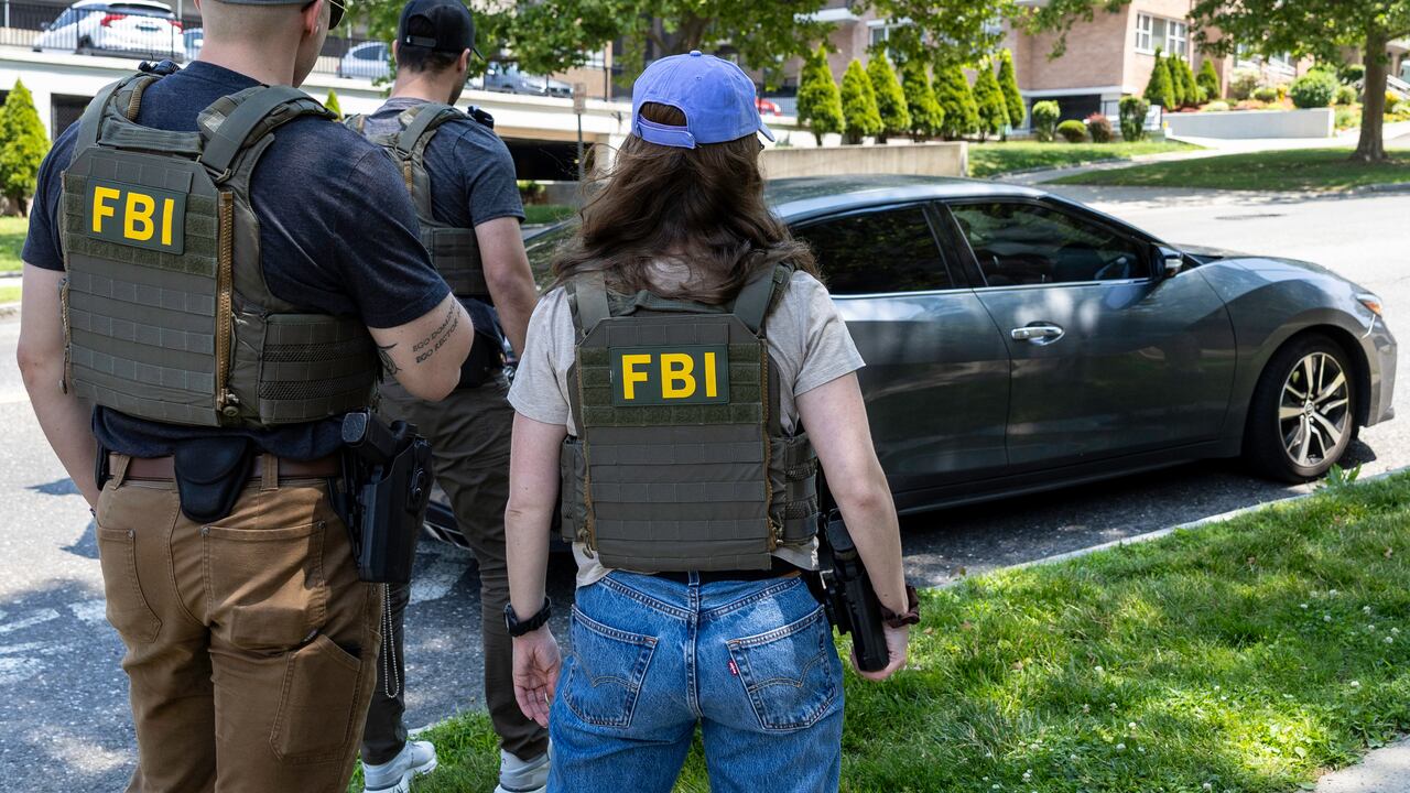 Las redadas del ICE han llevado a que muchos inmigrantes hispanos tomen medidas extremas para evitar ser detenidos. (Photo by John Moore/Getty Images)