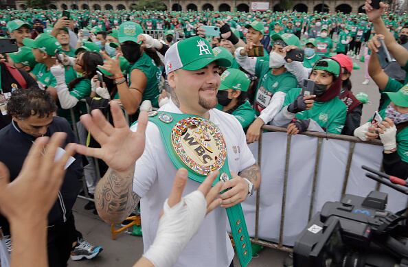 Andy Ruiz, boxeador estadounidense de ascendencia mexicana, estuvo presente en el evento.